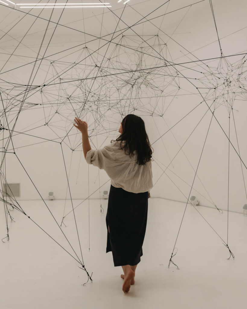 Installation von Tomás Saraceno im  ZKM Karlsruhe