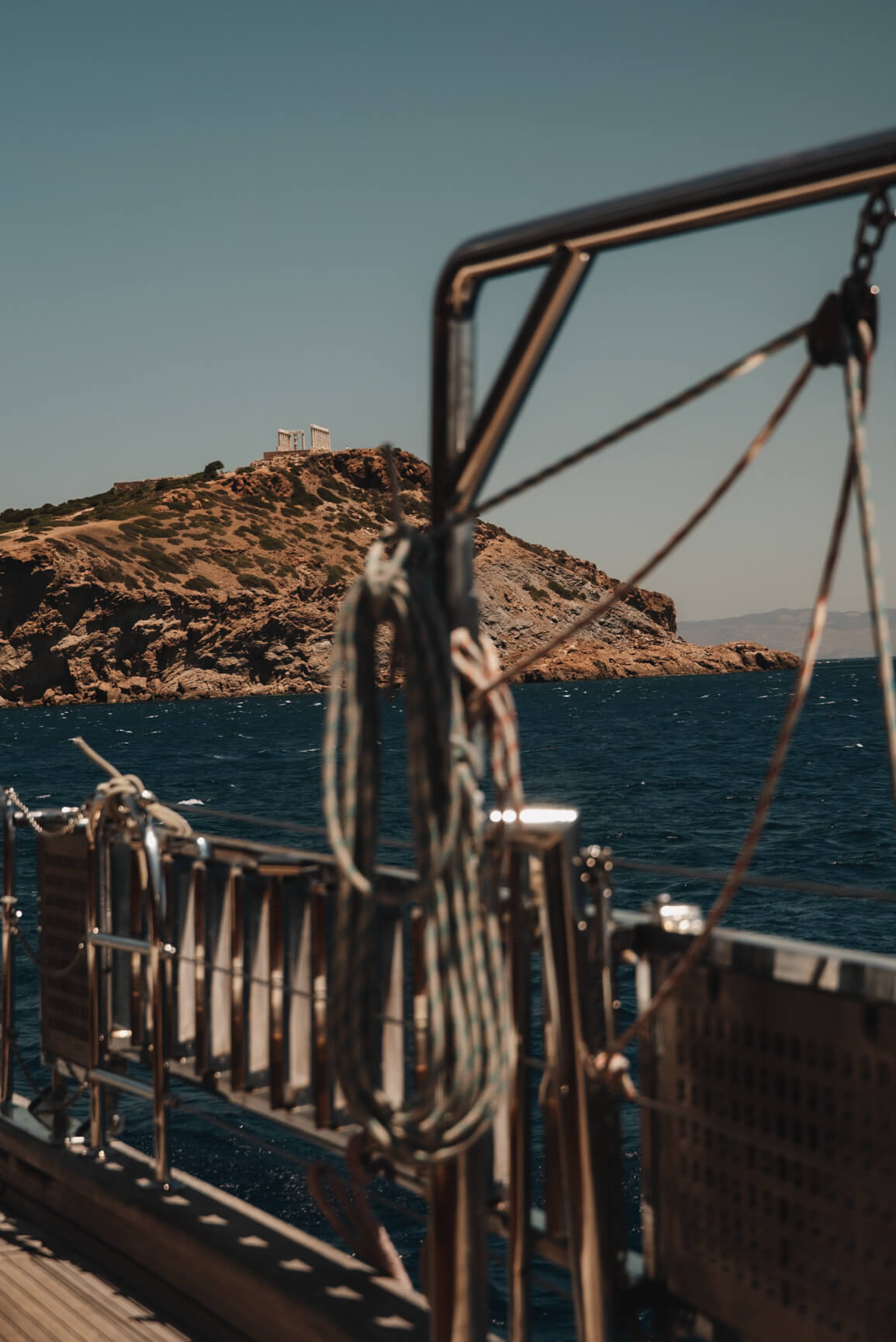 Segeln in Griechenland – Blick auf den Poseidon Tempel