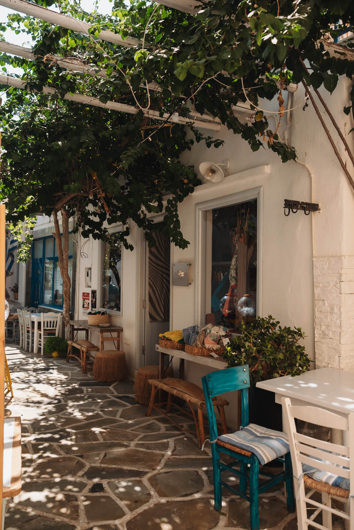 Segeln in den Kykladen – In den Gassen von Dryopida (Kythnos)
