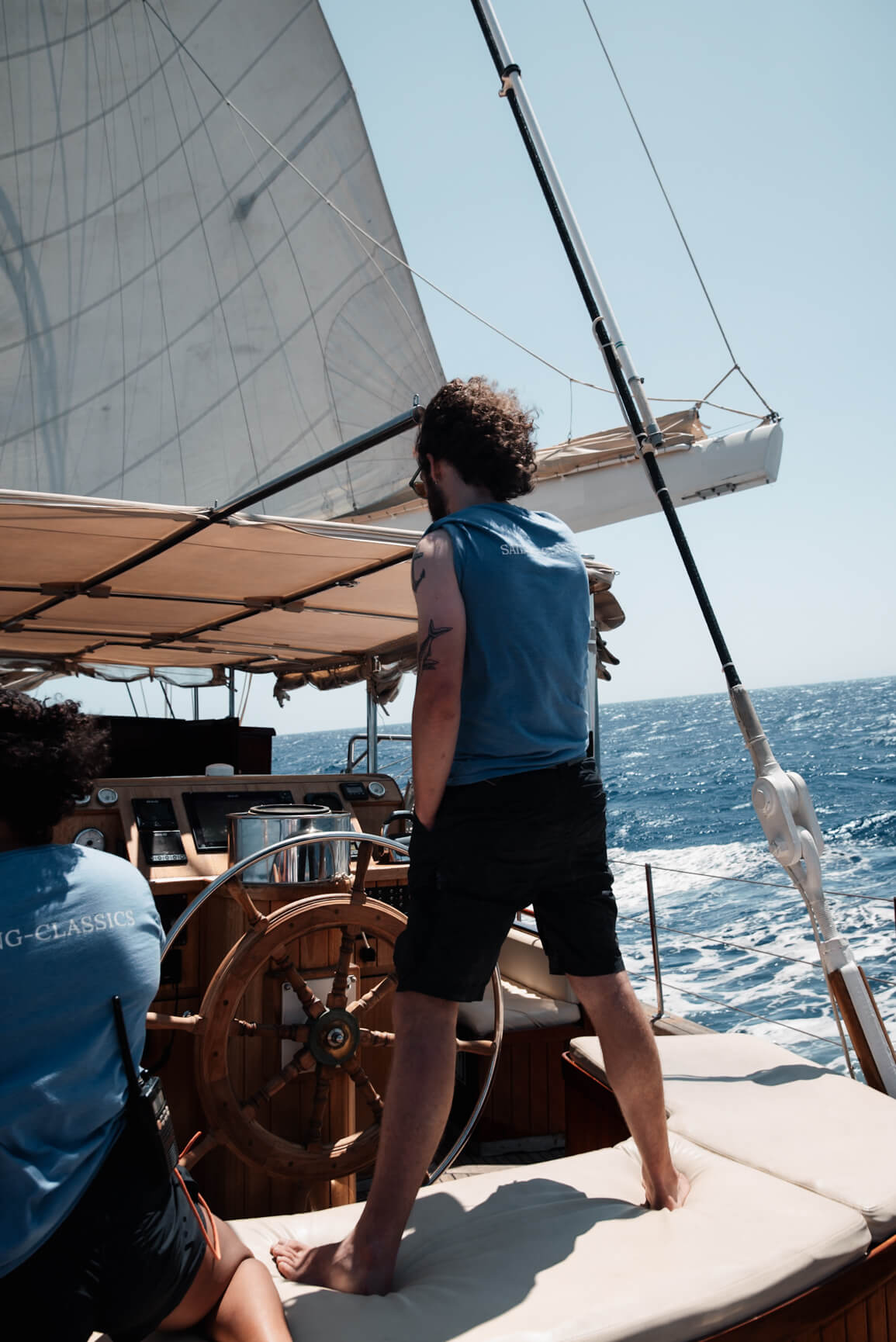 Segeltörn in den Kykladen – am Steuer