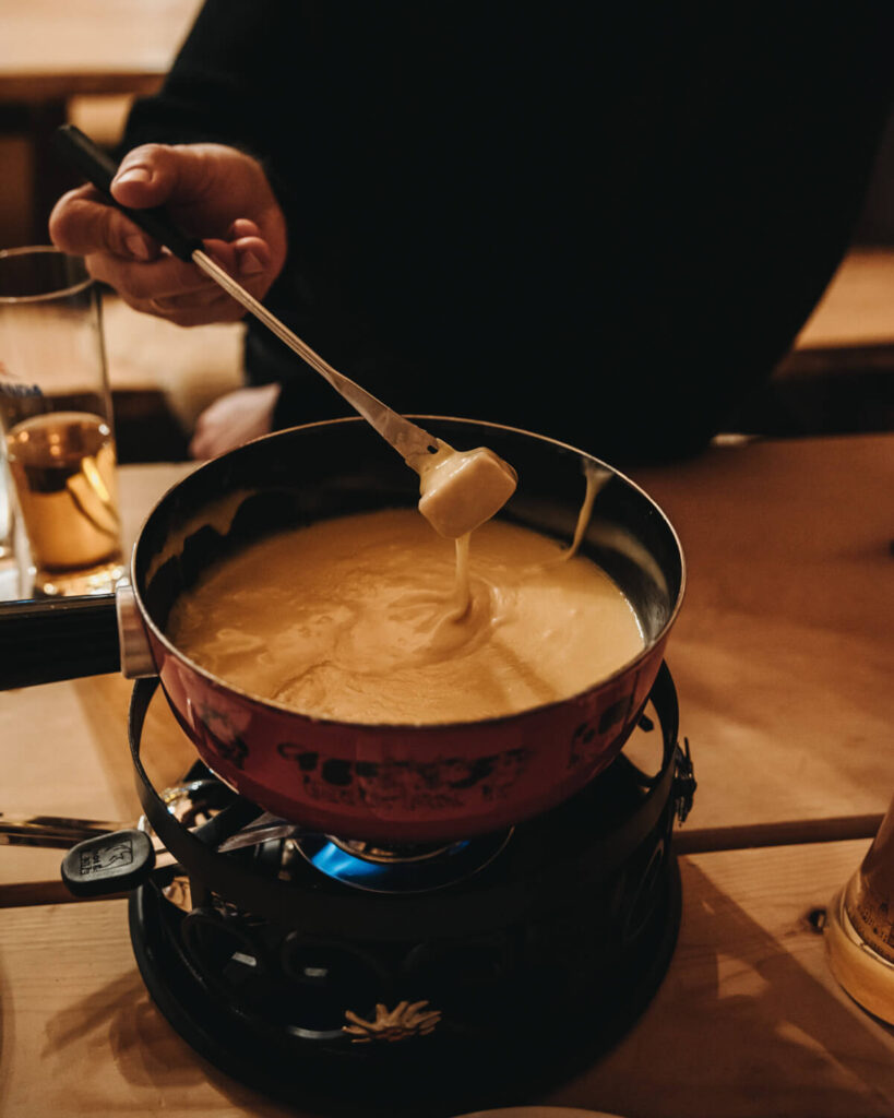 Schweizer Käse-Fondue in Laax