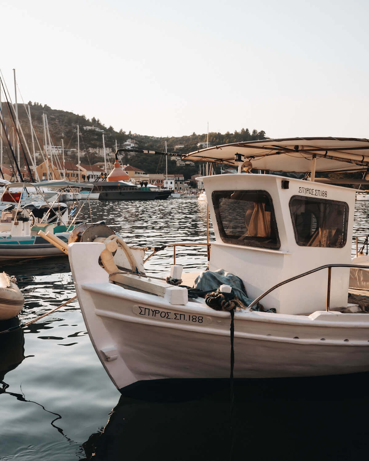 Segeltörn in Griechenland: Fischerboote auf Paxos
