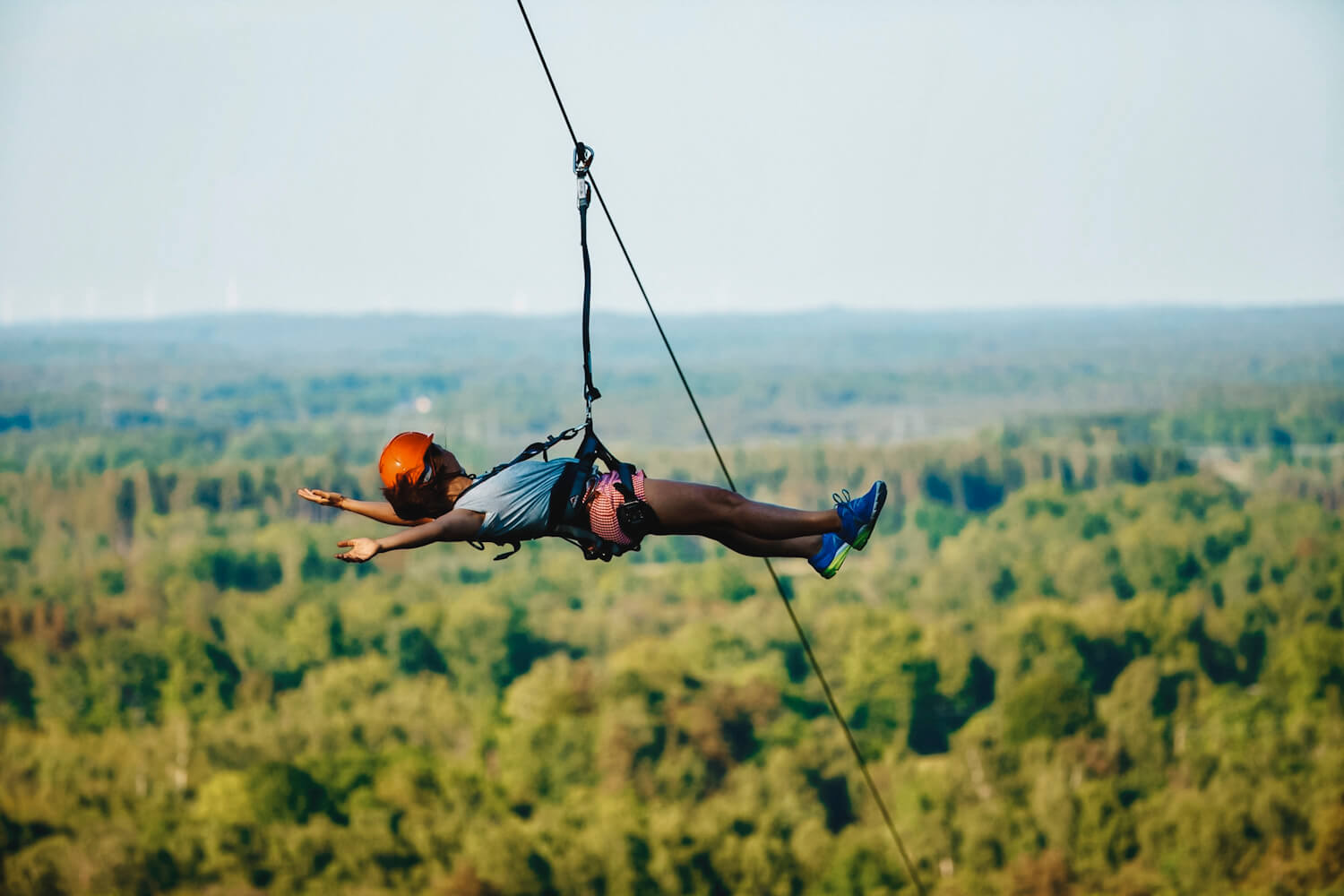 Zipline im Kungsbygget Äventyrspark in Schweden