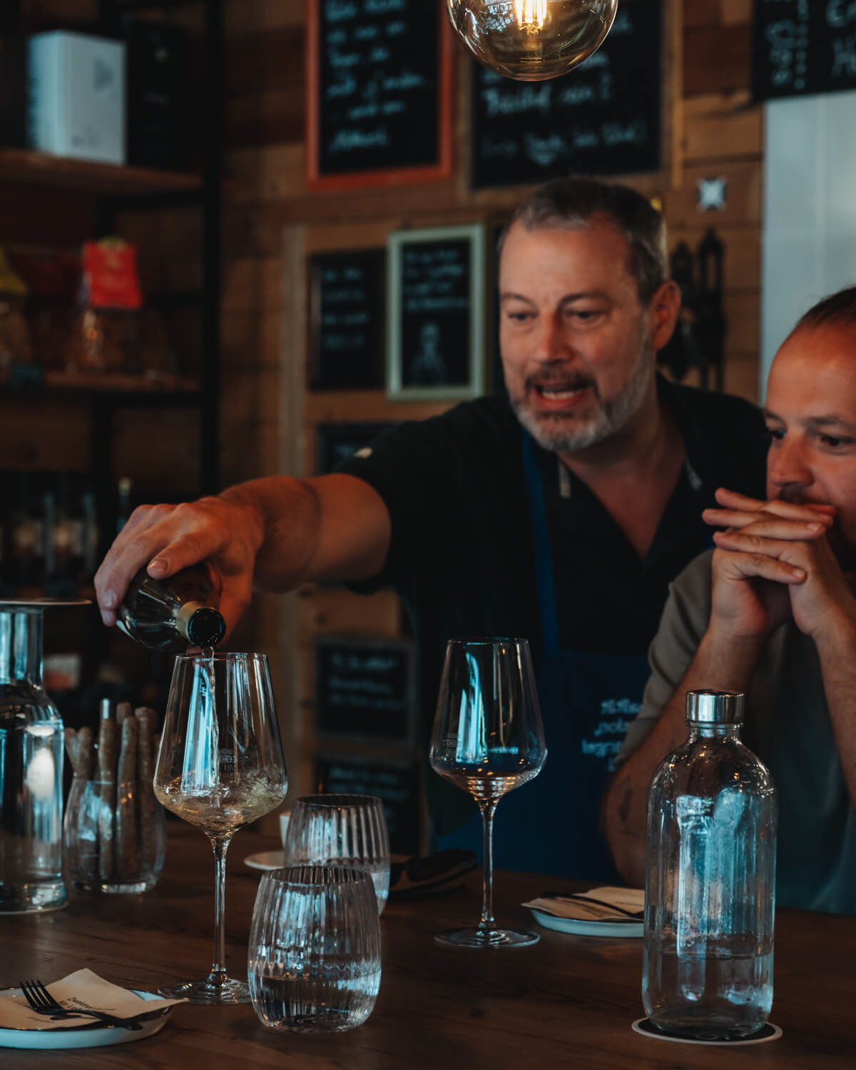 Hannes in seiner Spezerei in Brand