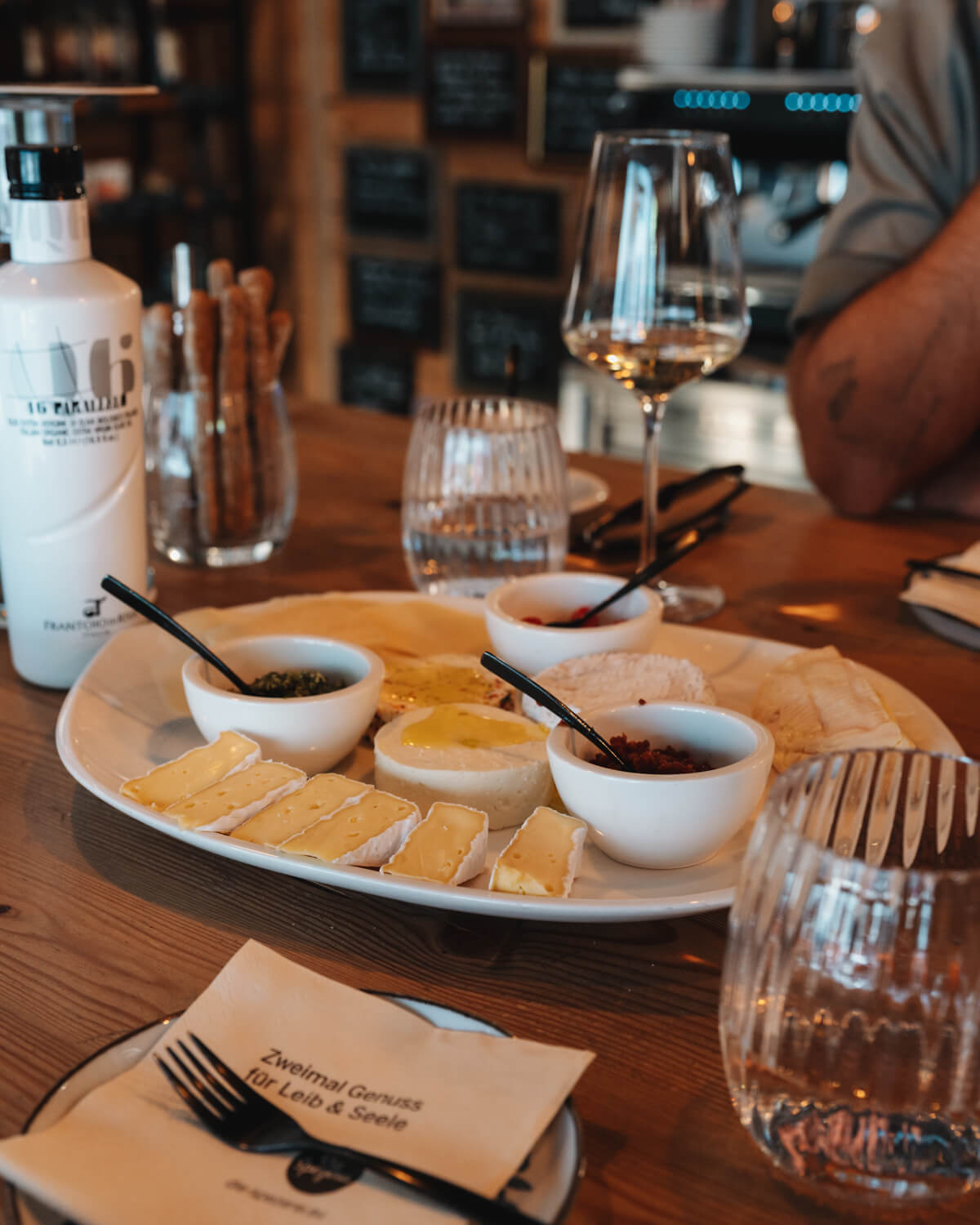 Käseplatte der Spezerei in Brand