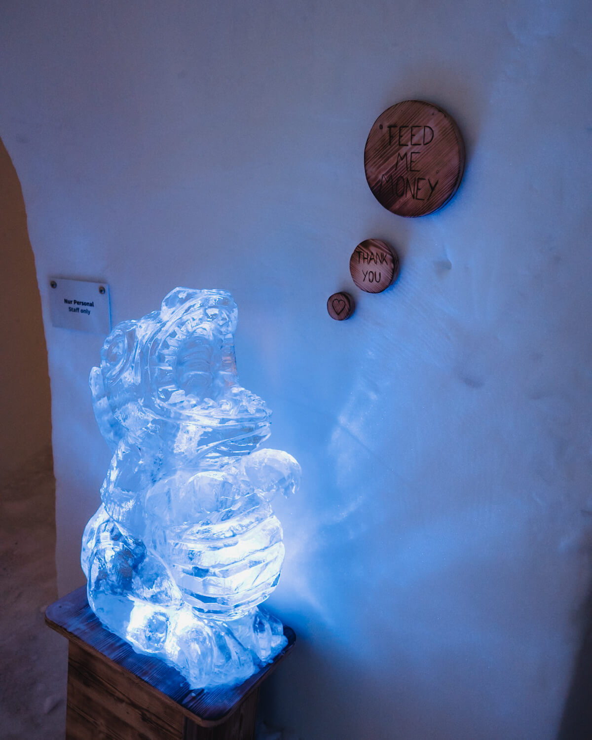 Eiskunst im Iglu-Dorf