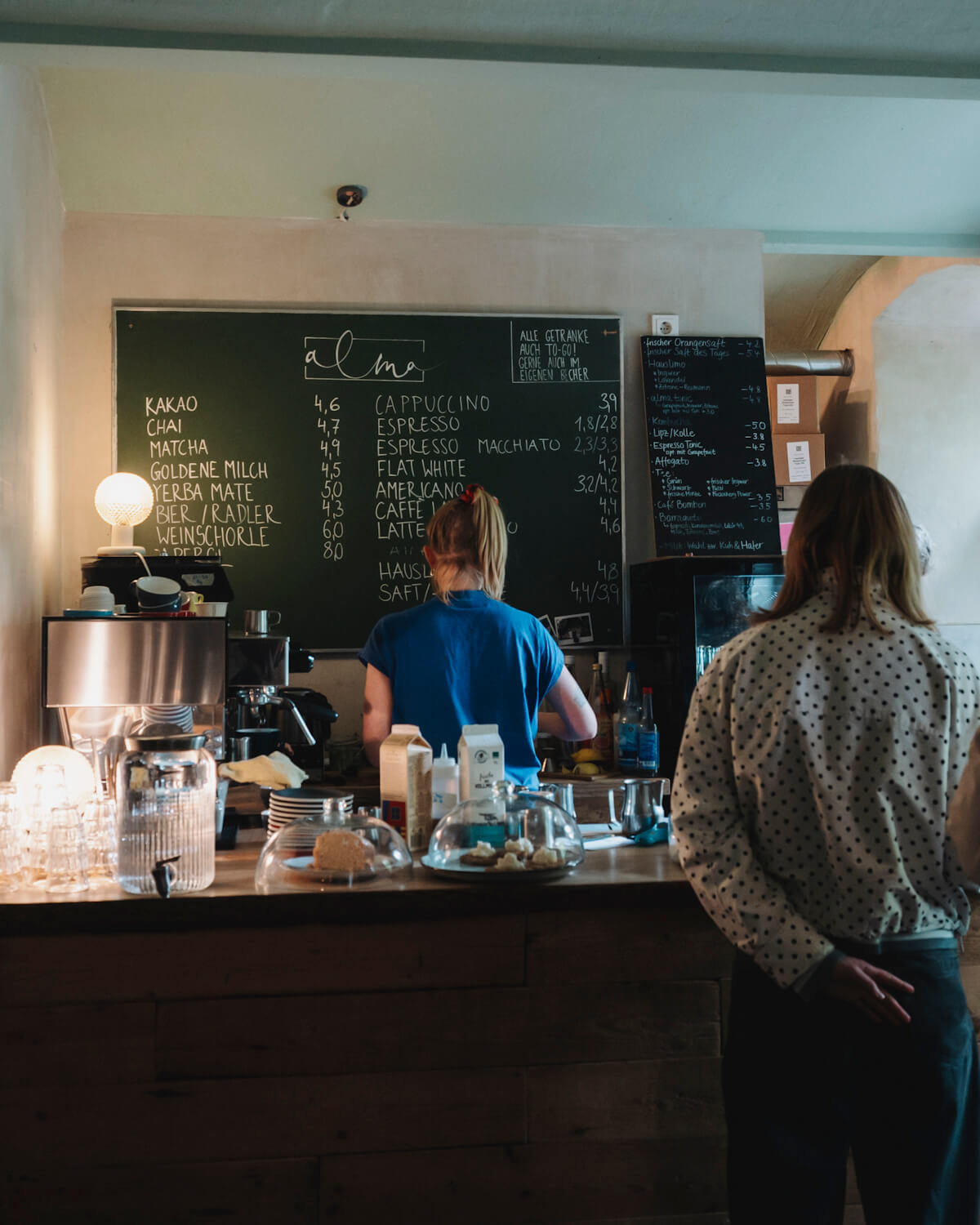Im Café Alma in Leipzig